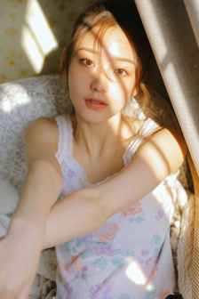 极品美女扒开粉嫩小泬